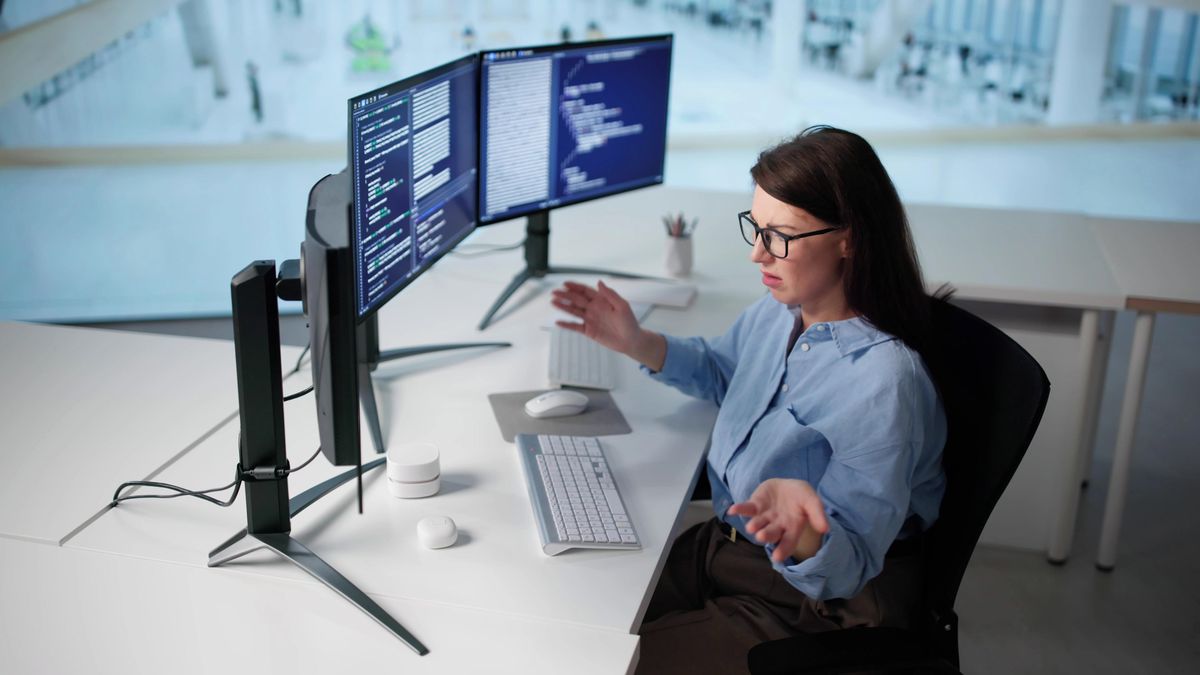 Bez práce kvůli AI. Umělá inteligence ohrožuje více ženy než muže